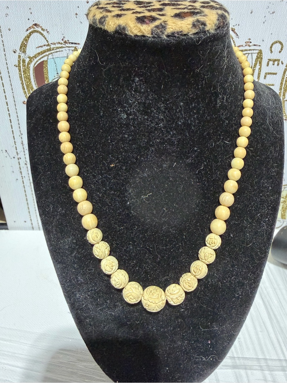 Vintage Art Deco Cabbage Rose Bead Necklace.